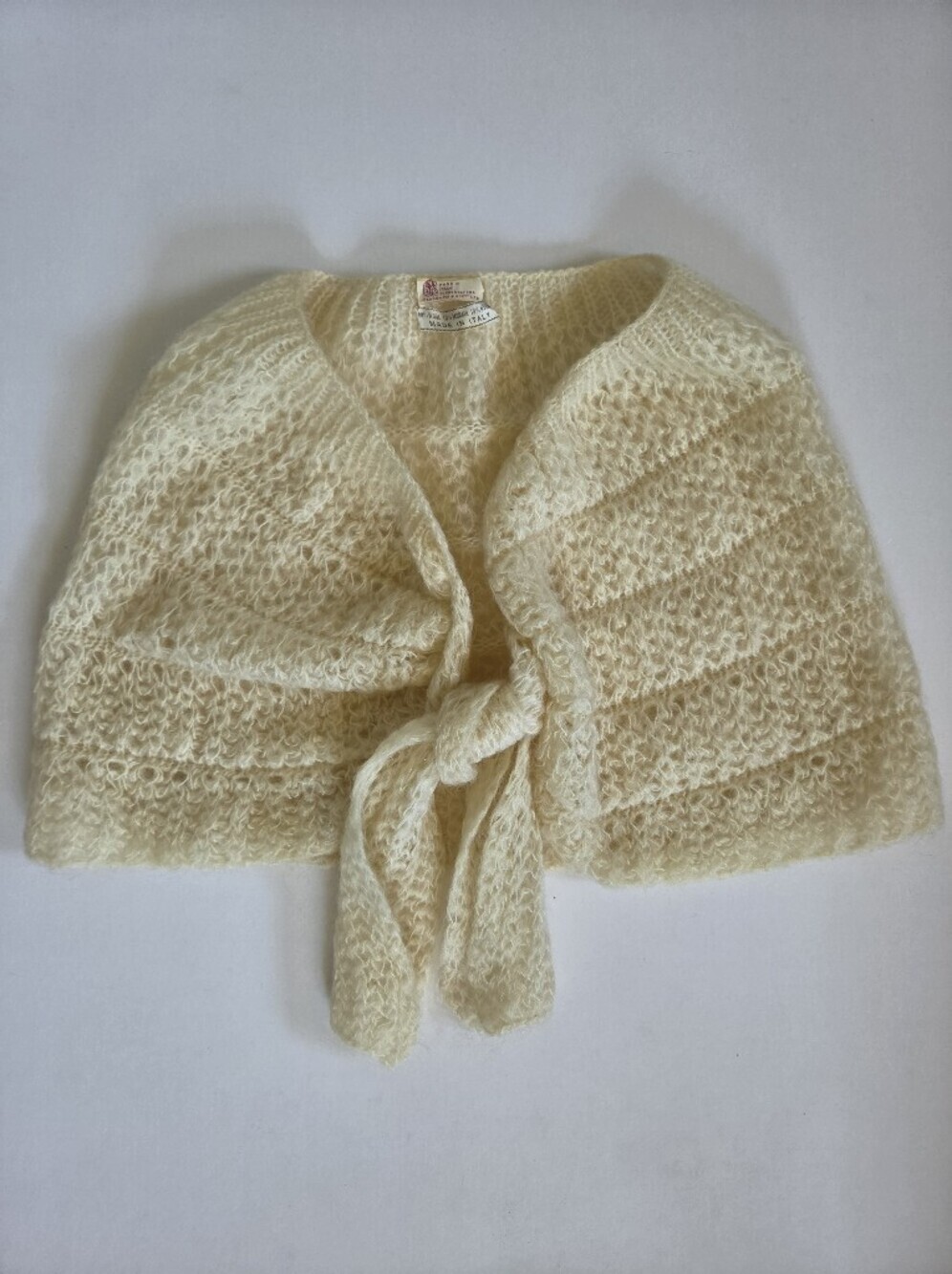 VTG Italien hand knit cream wool mohair shawl shrug wrap tie up classy 50s O/S